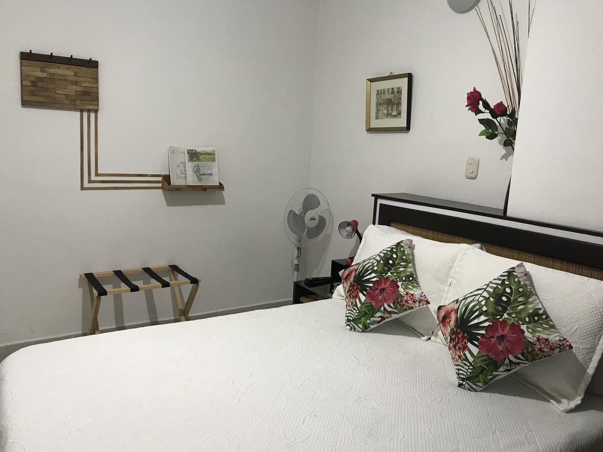 Hotel Meson De Las Flores Armenia  Bagian luar foto